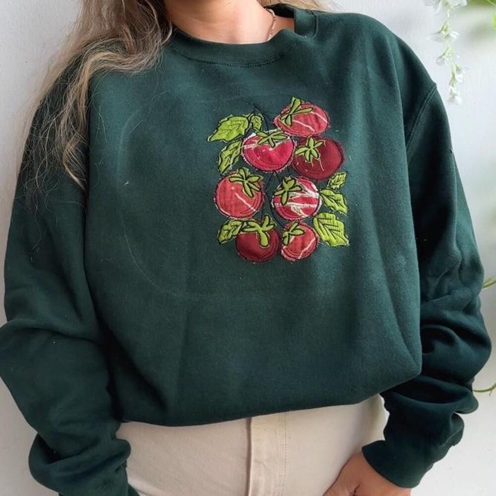 NWT Patchwork Embroidered Tomato Appliqué Forest Green Crewneck Sweatshirt - Picture 2 of 8
